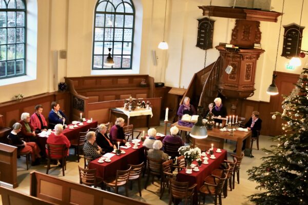 Zusterkring. Kerstviering voor alle vrouwen van Holwert en omgeving.