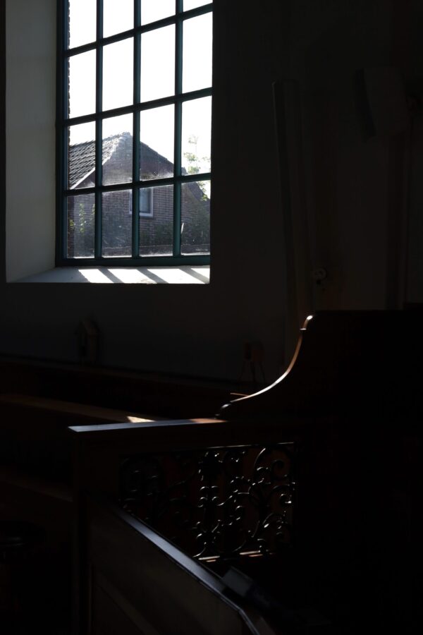 Kerkdienst. Vierde zondag van de 40 dagentijd. Start zomertijd.