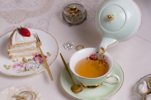 Nifelclub. Afsluiting seizoen met High Tea